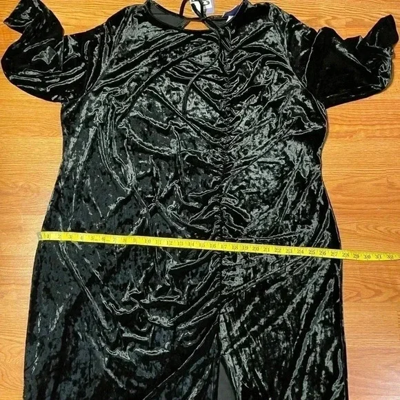 Future Collective Women Plus 4X Black Velour Party Dress Ruched Open Back NEW - Picture 8 of 9